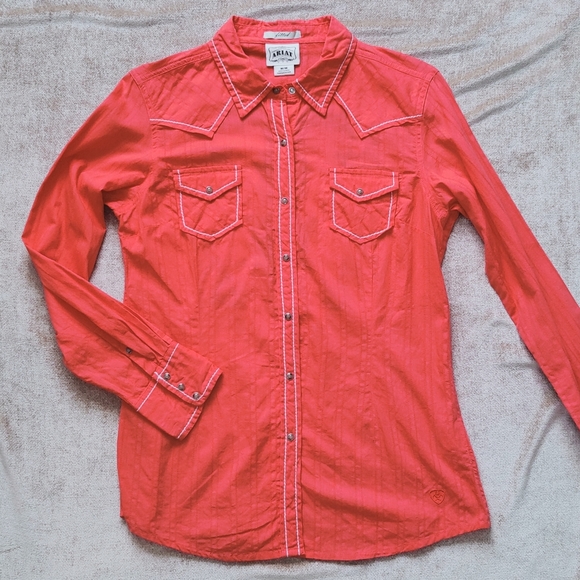 Ariat fitted button down shirt with back embroidery - Size M - Picture 2 of 11